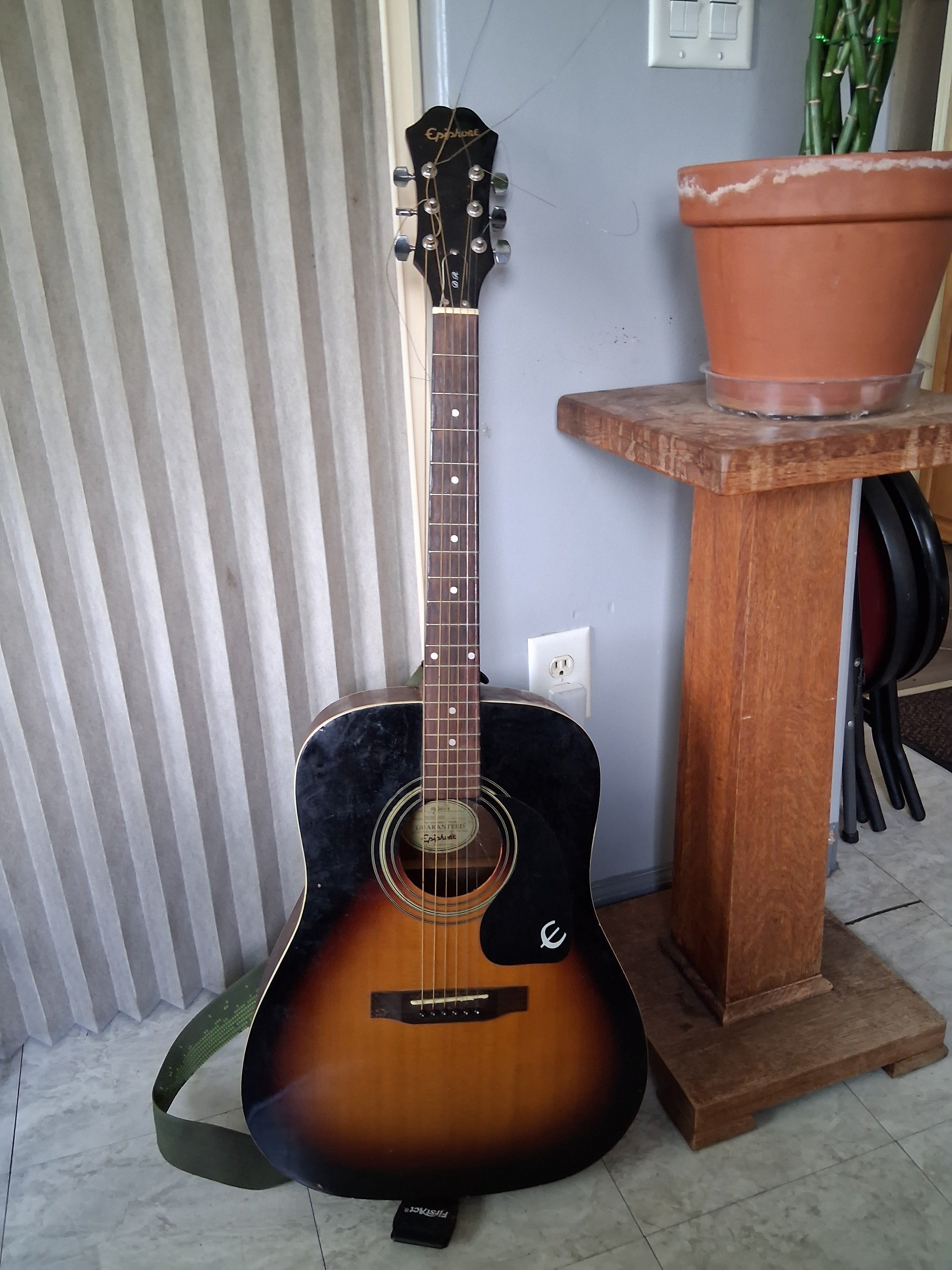 Acoustic Guitar – Black & Brown Classic